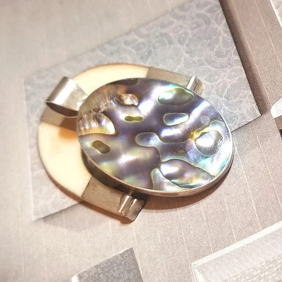 1960s Modernist Designer Abalone MOP Hinged Sterling Pendant - Picture 6 of 8